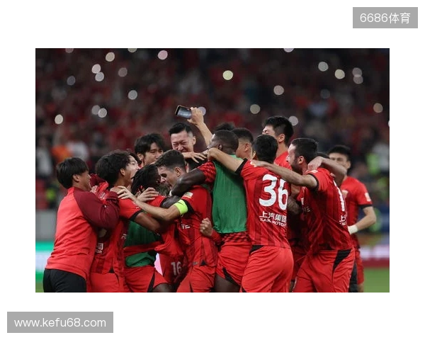 三连冠！上海海港加冕2025赛季中超冠军，摘下队史中超第四星